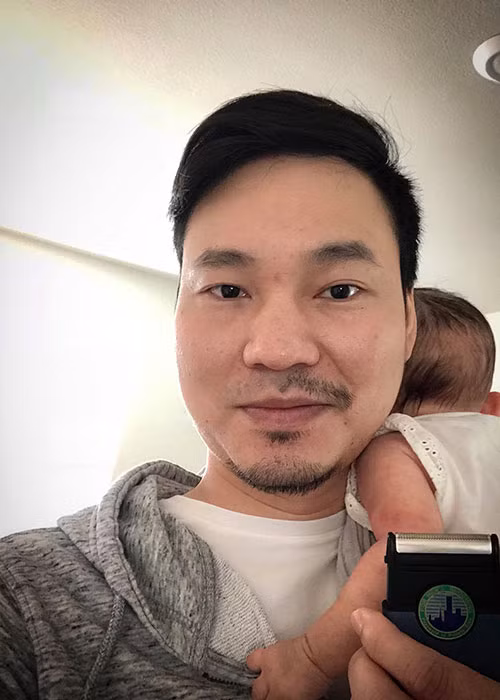 Sau gần 1 năm làm đám cưới, tháng 1/2018, Đình Bảo đón con gái đầu lòng gia nhập tổ ấm của mình. Hiện tại, nam ca sĩ ở Mỹ vẫn đi hát và dạy thanh nhạc.