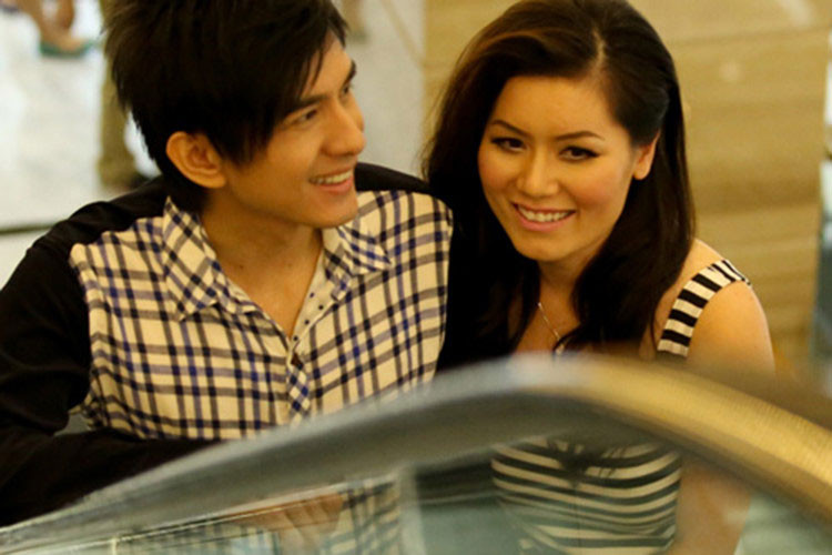 Bà xã Đan Trường từng bị chê kém sắc so với chồng. Bất chấp dị nghị, điều tiếng, Đan Trường và vợ Việt kiều vẫn hạnh phúc bên nhau. Ảnh: Infonet