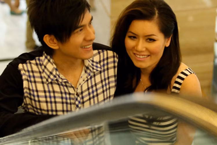 Bà xã Đan Trường từng bị chê kém sắc so với chồng. Bất chấp dị nghị, điều tiếng, Đan Trường và vợ Việt kiều vẫn hạnh phúc bên nhau. Ảnh: Infonet