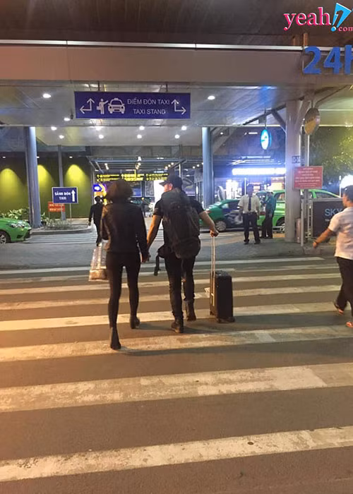 Trước tin đồn tình cảm, chia sẻ với Ngôi sao, Thúy Ngân cho hay cô và Trung Dũng chỉ làm việc chung chứ không có gì hết. Về phía Trung Dũng, trên trang cá nhân, anh viết: “Chỉ nắm tay em qua đường thôi mà”. Ảnh: Infonet