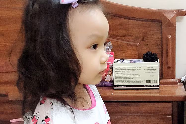 Biểu cảm đáng yêu của con gái Trịnh Kim Chi khi giận dỗi.