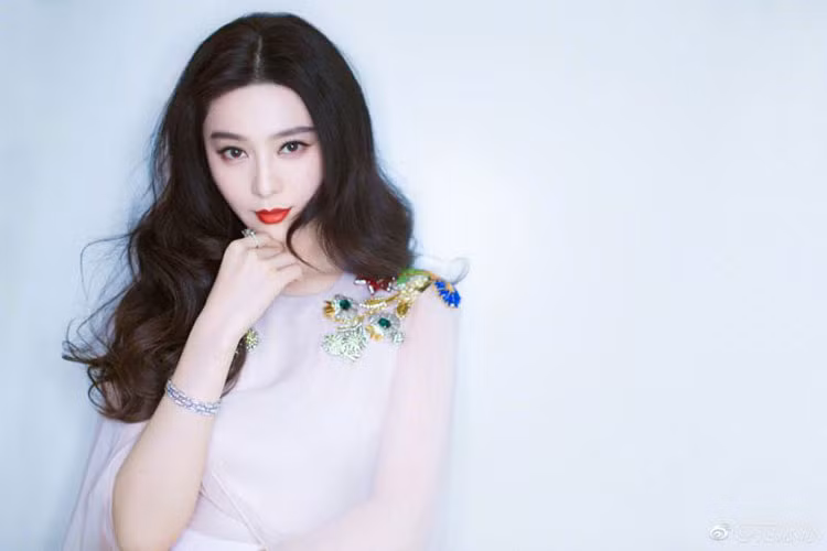 Về phía Phạm Băng Băng, cô quyết định thu thập chứng cứ để thực hiện việc khởi kiện đối với những kẻ đã tung tin đồn thất thiệt về cô. Ảnh: Yahoo