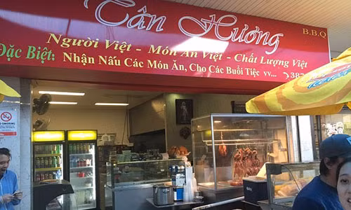 Biển hiệu sử dụng hoàn toàn tiếng Việt.