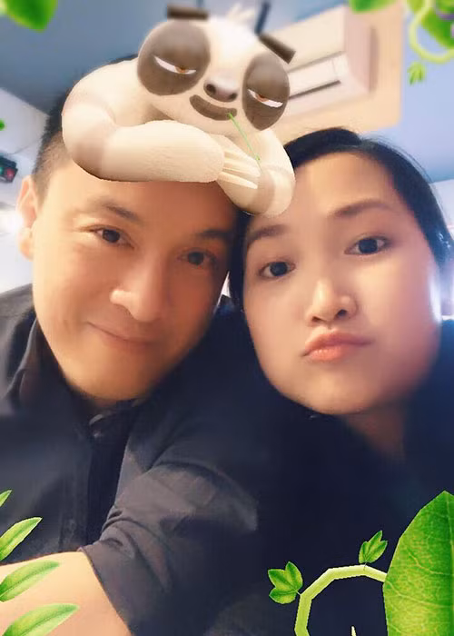 Lam Trường khẳng định anh hoàn toàn là đàn ông, không phải đồng tính. Hiện, sao Việt này đang có tổ ấm hạnh phúc bên bà xã 9x và cô con gái.