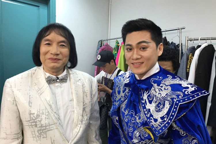 Minh Vương từng suýt phải giải nghệ sớm vì bệnh suy thận. May mắn, năm 2012, ông được hiến thận và sức khỏe tiến triển tốt. Ảnh: Sankhau