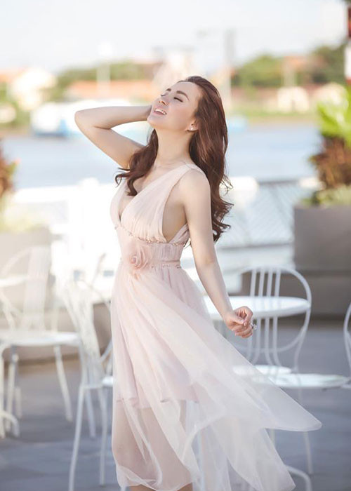 Trải qua 2 lần sinh nở, Vy Oanh ngày càng mặn mà, quyến rũ.