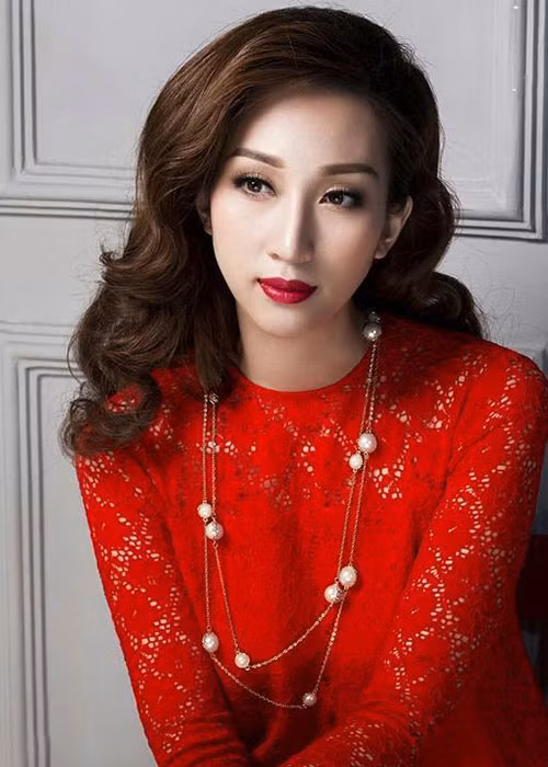 Sau một thời gian hẹn hò, Lều Phương Anh và ông xã người Nhật kết hôn.