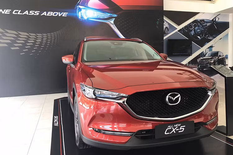 Pha Lê xả stress bằng việc mua sắm. Cô khoe vừa tậu xế hộp mới.