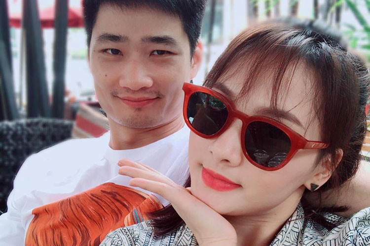 Vợ chồng Bảo Thanh đưa con trai đi nhập học là một trong những tin tức sao Việt trong ngày 31/7.