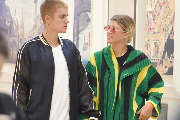 Tháng 8/2016, Justin công khai hẹn hò người mẫu Sofia Richie. Tuy nhiên, cuộc tình này cũng sớm tan vỡ.