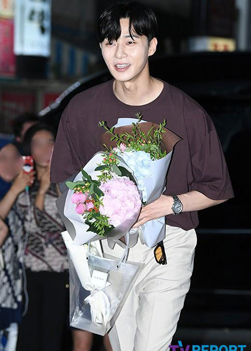 Phía Park Seo Joon và Park Min Young đều lên tiếng phủ nhận tin đồn tình cảm. Theo công ty đại diện, hai ngôi sao chỉ là đồng nghiệp. Ảnh: Tvreport