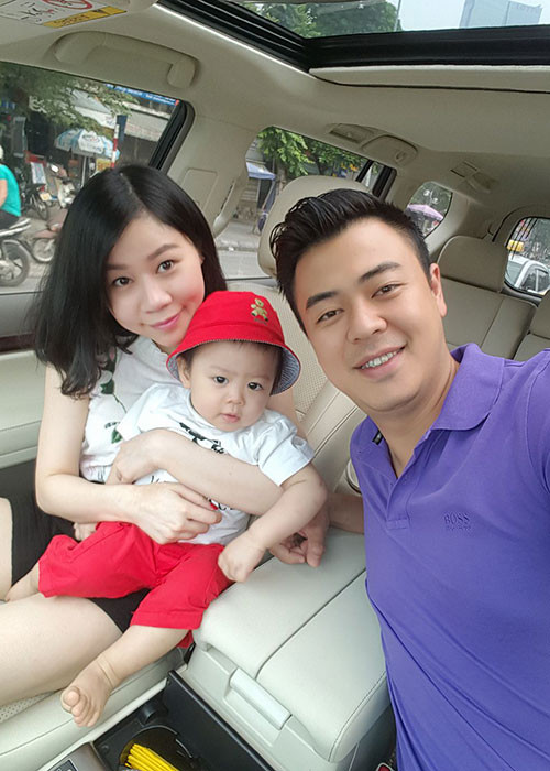 Thời điểm mới kết hôn, Tuấn Tú bị dị nghị, điều tiếng rằng ham giàu lấy vợ xấu. Tuy nhiên, đến nay, những lời dèm pha của dư luận đã không còn.