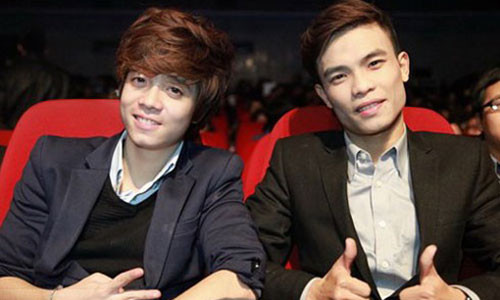 Bùi Anh Tuấn (trái). Ảnh: VOV