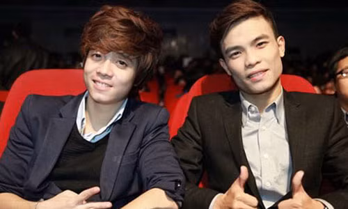 Bùi Anh Tuấn (trái). Ảnh: VOV