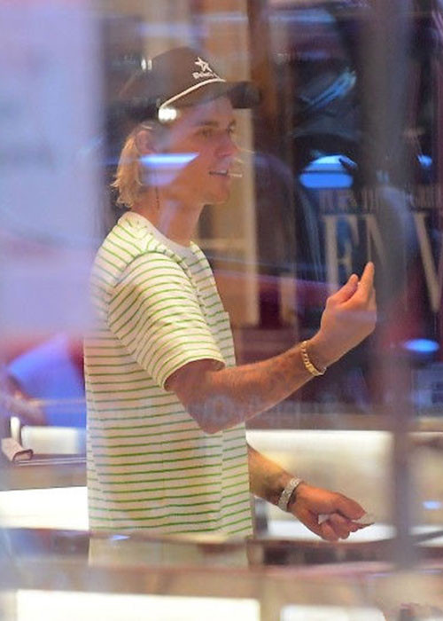 Các nguồn tin cho hay, cặp đôi đang thảo luận tổ chức một hôn lễ nhỏ và kín đáo.