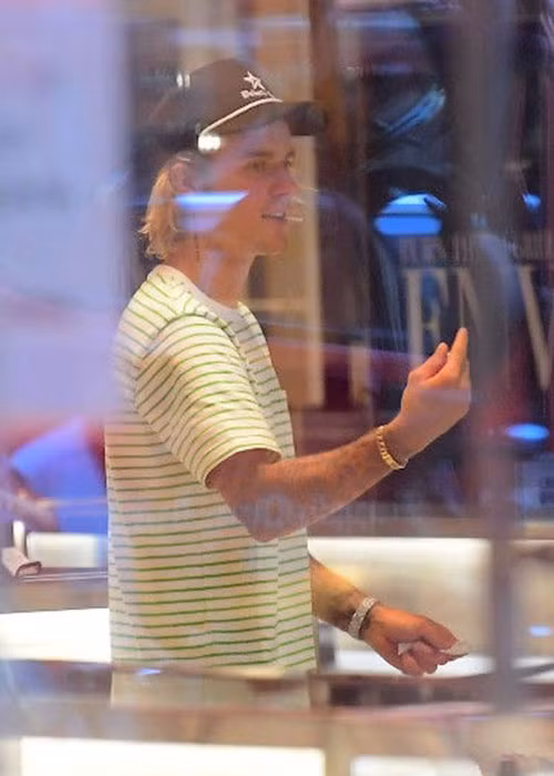 Các nguồn tin cho hay, cặp đôi đang thảo luận tổ chức một hôn lễ nhỏ và kín đáo.