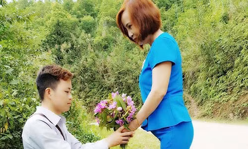 Cặp đôi lệch tuổi đang khiến dư luận chú ý.