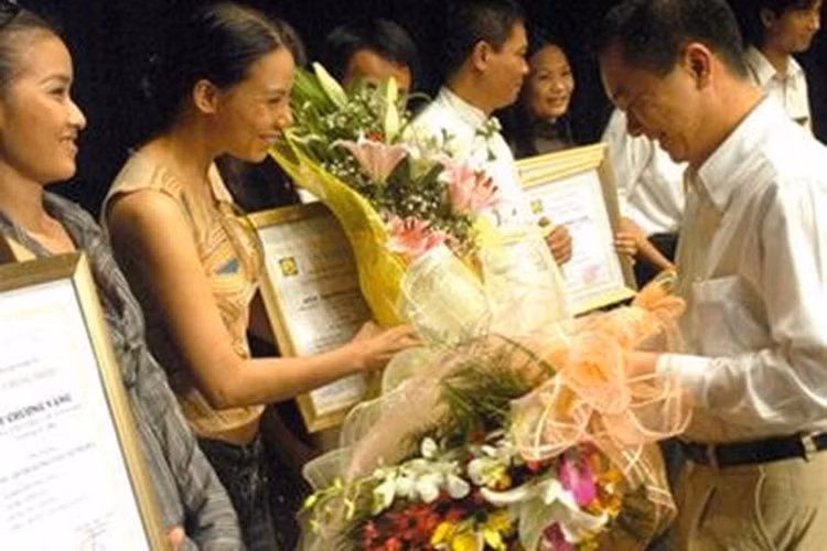 Nữ ca sĩ đến từ Quảng Ninh cũng từng đoạt huy chương vàng Giọng hát hay chuyên nghiệp toàn quốc năm 2005. Ảnh: Tuoitre