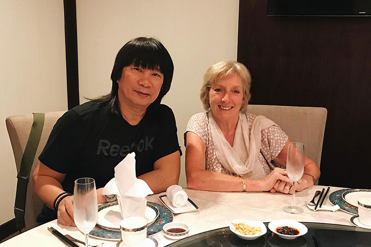 Mẹ chồng Hà Anh cũng có mặt trong tiệc đầy tháng của bé Myla.