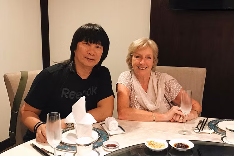 Mẹ chồng Hà Anh cũng có mặt trong tiệc đầy tháng của bé Myla.