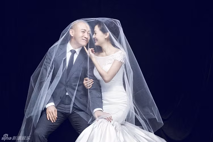 2 năm sau khi ly hôn Dương Quang, Càn Long của "Diên Hi Công Lược" tái hôn với nữ diễn viên Tần Tử Việt. Ảnh: Sina