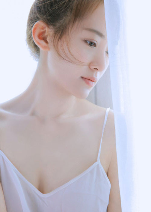 Tần Tử Việt ngày càng đẹp mặn mà, quyến rũ. Ảnh: Weibo