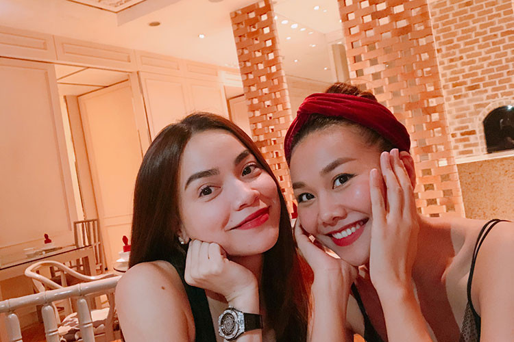 Đôi bạn thân của showbiz Hồ Ngọc Hà - Thanh Hằng hội ngộ.
