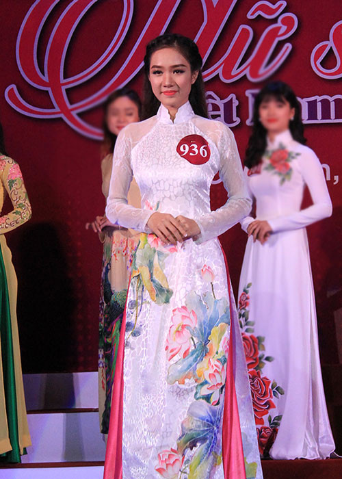 Tuy nhiên tại chung kết Nữ sinh viên Việt Nam duyên dáng năm 2015, Hồng Tuyết trắng tay. Ảnh: BTC