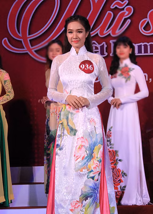 Tuy nhiên tại chung kết Nữ sinh viên Việt Nam duyên dáng năm 2015, Hồng Tuyết trắng tay. Ảnh: BTC