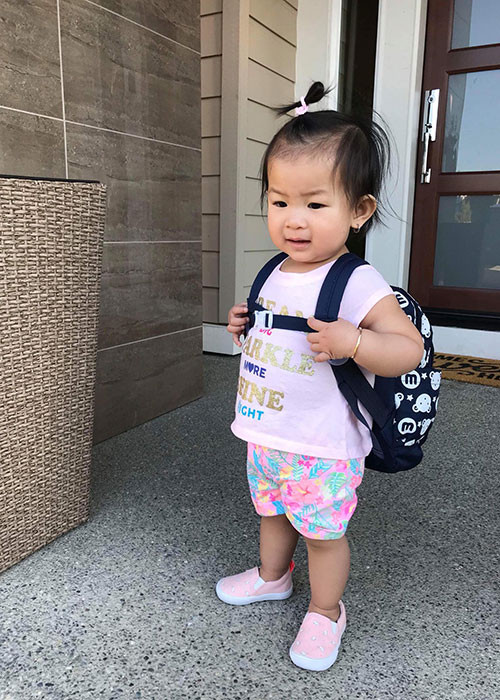 Con gái Lam Trường lần đầu tiên đến trường.