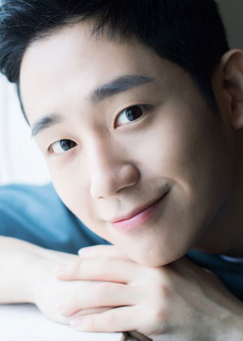 Jung Hae In chiếm được thiện cảm của đông đảo khán giả bằng tài năng diễn xuất cũng như vẻ ngoài điển trai. Ảnh: Pinterest