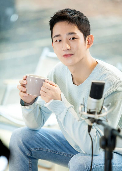 Jung Hae In có biệt danh là Milk Man với ý nghĩa anh trẻ hơn rất nhiều so với tuổi 30. Ảnh: Pinterest