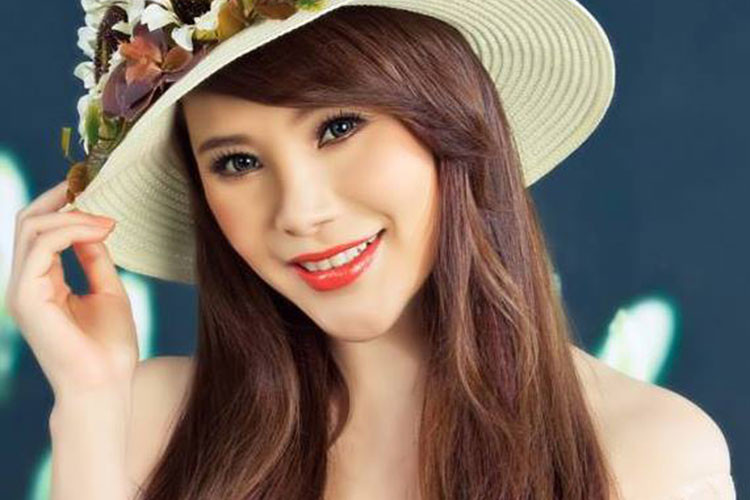 Hồ Quỳnh Hương còn từng giành Huy chương vàng Hội diễn nghệ thuật chuyên nghiệp toàn quốc. Ảnh: FBNV