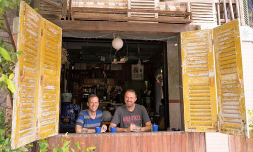 Michael Powell và Jürgen Horn dành nhiều tình cảm đặc biệt với Việt Nam - Ảnh: NVCC