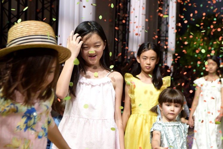 Lý Yên được khen ngợi có thần thái khi trình diễn thời trang. Ảnh: Sohu