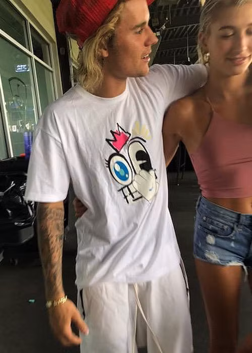 Bên nhau mọi lúc mọi nơi, Justin và Hailey giống như cặp vợ chồng lâu năm.