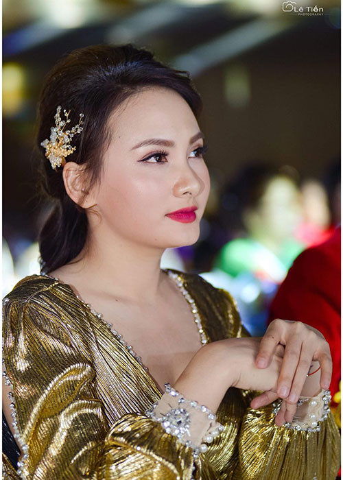Bảo Thanh "Sống chung với mẹ chồng" tự trang điểm để đi sự kiện.