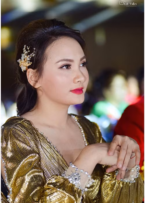 Bảo Thanh "Sống chung với mẹ chồng" tự trang điểm để đi sự kiện.