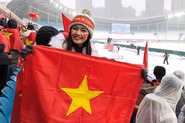 Thanh Tú là fans cuồng của bóng đá Việt Nam.