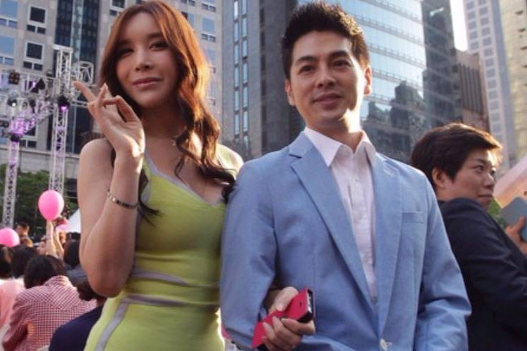 Sau 10 năm chung sống, Harisu ly hôn và suy sụp, không muốn sống. Người đẹp chuyển giới xứ Hàn tâm sự cô luôn mặc cảm vì không thể sinh con được cho chồng. Ảnh: Allkpop