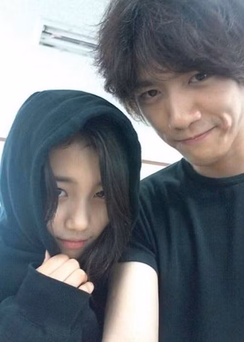 Năm 2013, Suzy lộ ảnh thân mật bên bạn diễn Sung Joon nhưng một mực khẳng định cả hai chỉ là bạn bè. Ảnh: Allkpop