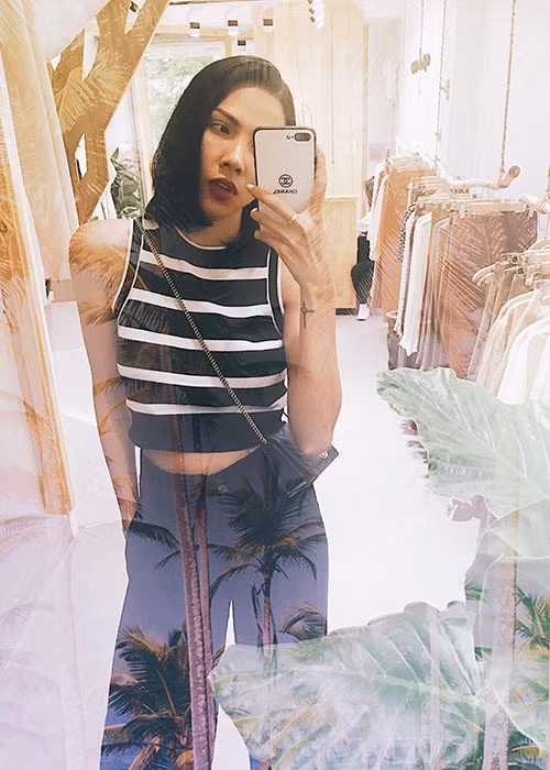 Minh Triệu tập trung kinh doanh. "Triệu sắp rời xa showbiz thật rồi sao", nữ người mẫu chia sẻ.