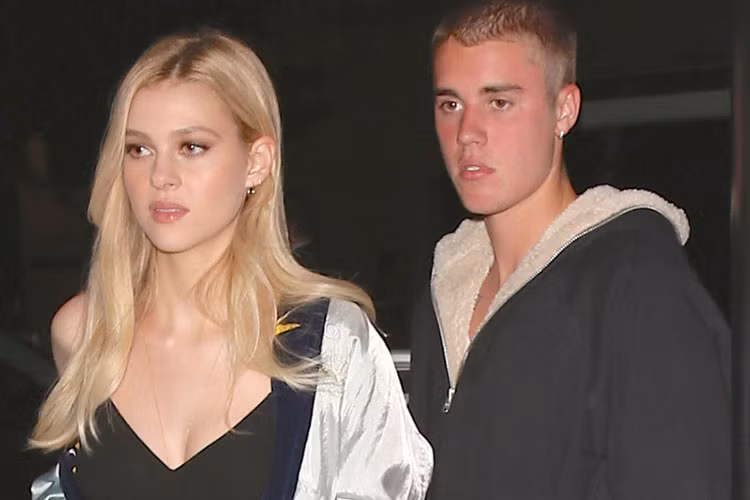 Tháng 6/2016, Justin vướng nghi vấn hẹn hò diễn viên Nicola Peltz sau một vài lần bị phát hiện gặp gỡ thân mật.