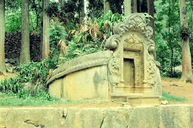 Mộ vợ của “Vua Mèo”