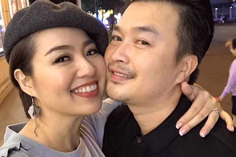 Vợ chồng sao Việt Lê Khánh - Tuấn Khải nhí nhảnh chụp ảnh selfie.