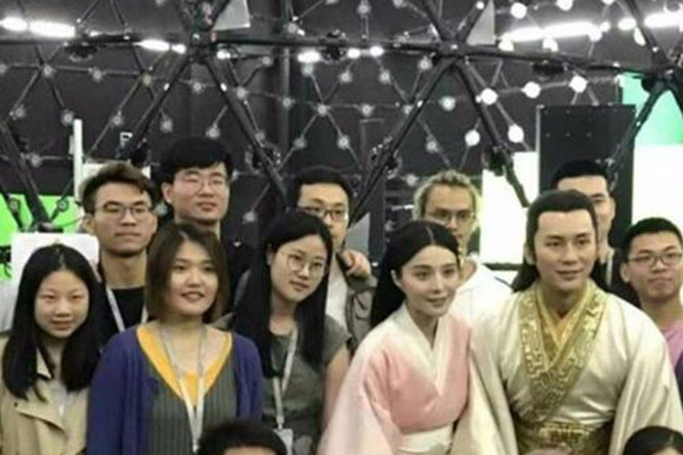 Hình ảnh Phạm Băng Băng ghi hình cho một bộ phim cùng bạn trai Lý Thần giữa những ồn ào. Ảnh: Sina