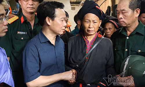 Chủ tịch UBND tỉnh Yên Bái Đỗ Đức Duy chia buồn cùng gia đình.