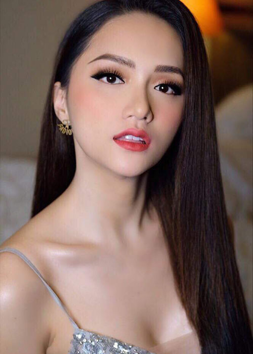 Nữ ca sĩ chuyển giới tiếp tục xây dựng hình ảnh quyến rũ mỗi khi xuất hiện trước công chúng.