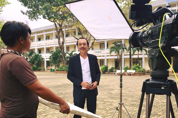 Thông tin nghệ sĩ Thanh Hoàng qua đời vì bệnh ung thư vòm họng khiến nhiều người ngỡ ngàng. Anh bị bệnh đã vài năm nay nhưng ít ai biết.