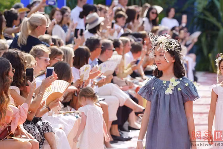 Năm 2017, Lý Yên có show diễn thời trang đầu tiên. Ảnh: 163